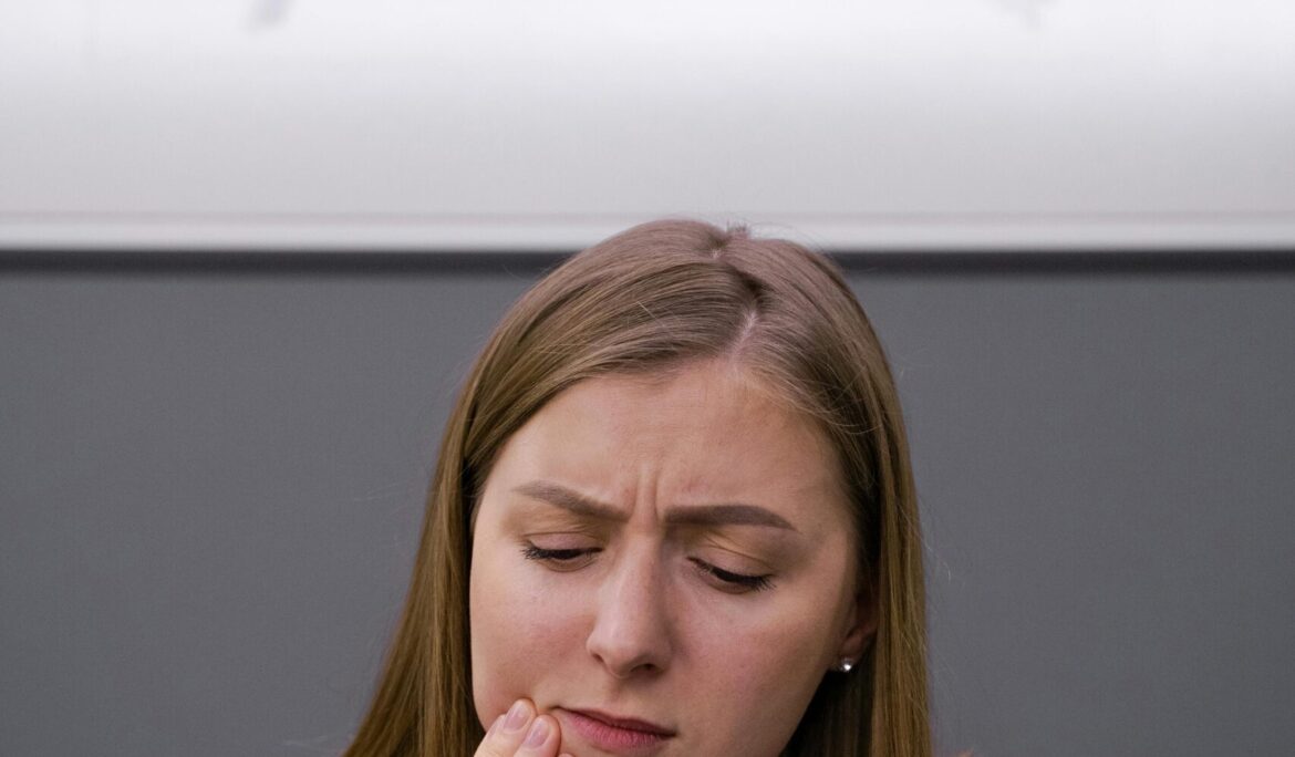 Teething Symptoms and Advice: An Effective Guide for Parents